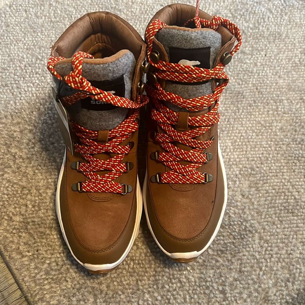 Sorel—Velvet tan and gum kinetic breakthru conquest waterproof boots
